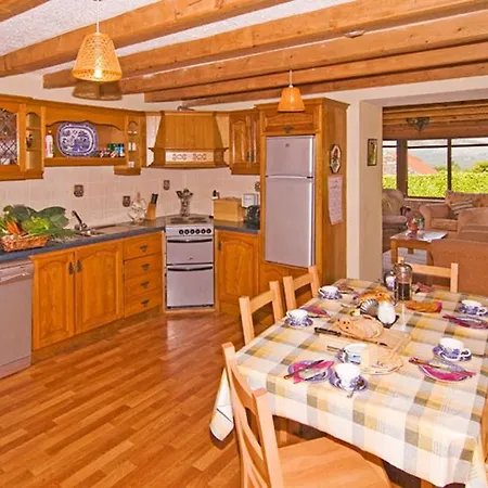 Pate's Cottage, Glengarriff, West Cork